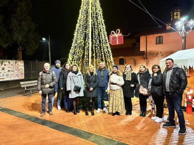 Gerenzano, l’appello del sindaco: “Comprate i regali nei negozi di paese”