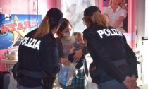 Polizia all'ospedale di Busto, con regali e doni per i bambini della Pediatria
