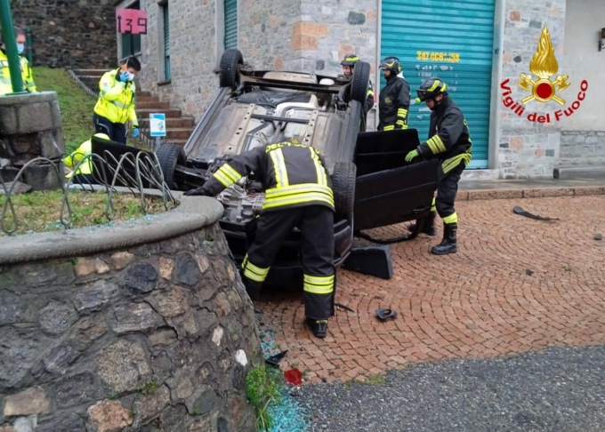 Albizzate, incidente e ribaltamento: vittima il 24enne Fausto Mollo