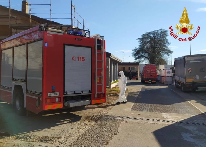 Inala sostanza tossica al lavoro: 35enne finisce in ospedale