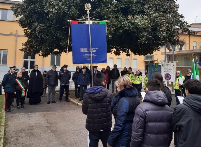 Gli studenti commemorano i bambini vittime dell’olocausto