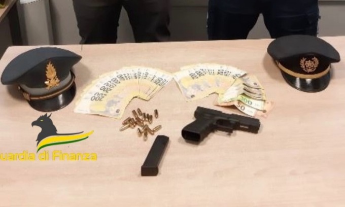 Al gran bazar dei Balcani una pistola vale 200 euro