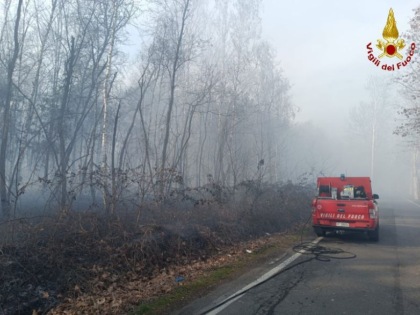 Un immagine dell'incendio che ha colpito il Parco delle Groane