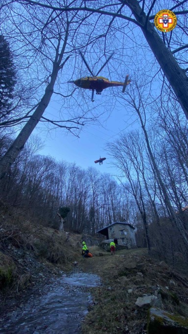 Cade durante la passeggiata, interviene il Soccorso alpino