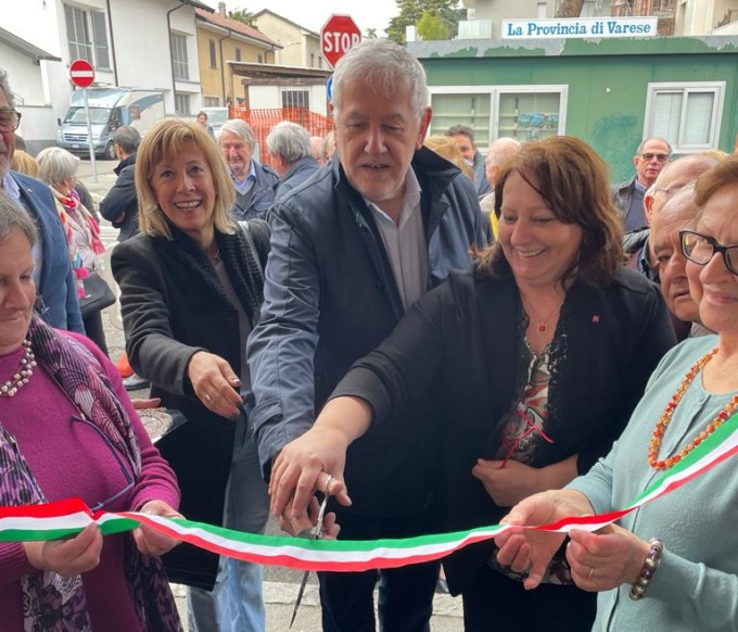 Taglio del nastro per la nuova sede dello Spi Cgil di Castellanza