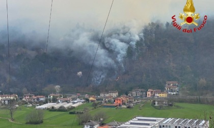 Incendio a Montegrino: le fiamme sono ripartite nella notte
