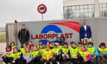 Studenti in visita alla Laborplast dove la plastica ha nuova vita