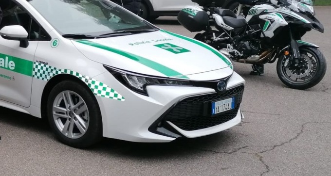 Aggredisce un passante, 42enne denunciato