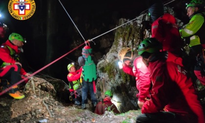 Colpita da sassi in un grotta: salvata dal soccorso speleologico