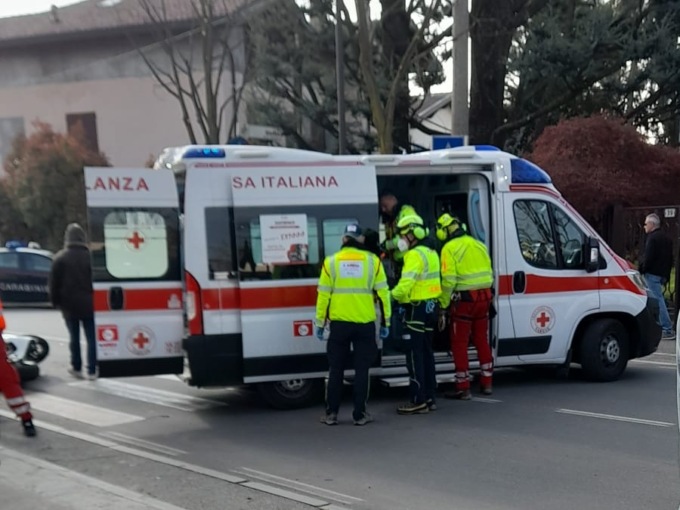 Si schianta in moto, 26enne grave a Tradate