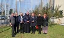 La messa di Pasqua al carcere di Busto Arsizio con Prefetto e Vescovo