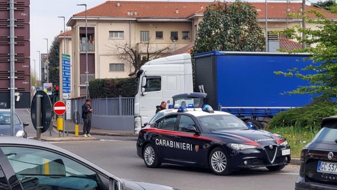 Ciclista investita da un camion: trasportata in ospedale in codice giallo