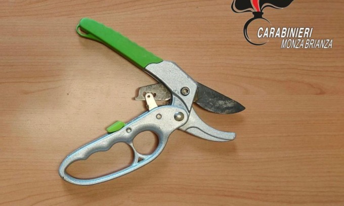 Tentata rapina con una cesoia, poi la fuga: arrestato a Cogliate