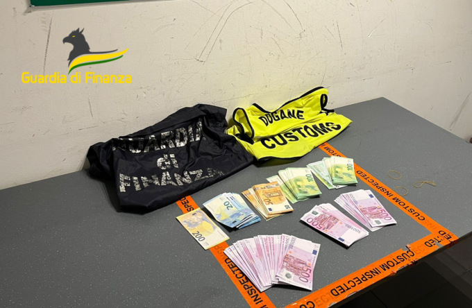 Sequestro da 200mila euro a tre passeggere provenienti dall’Indonesia