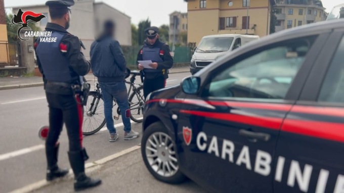Spacciavano in bicicletta e monopattino: fermato il delivery della droga