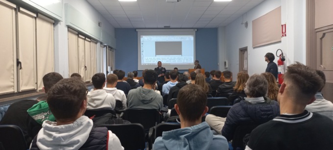 Gli studenti dello Newton “a rapporto” dall’Aereonautica militare