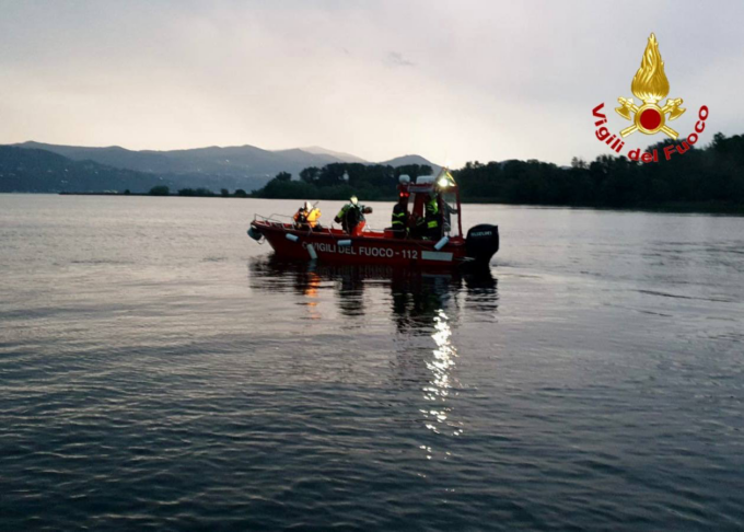 Tragedia sul lago Maggiore: si ribalta una barca, quattro persone morte