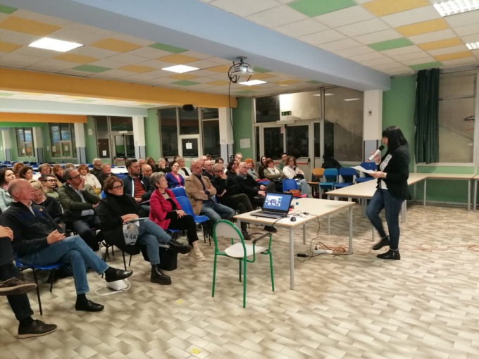 Decine di persone alla serata di partecipazione del quartiere Prealpi