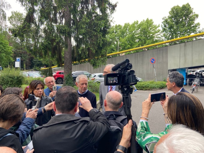 Guido Bertolaso in visita a Saronno: “L’ospedale non chiuderà”