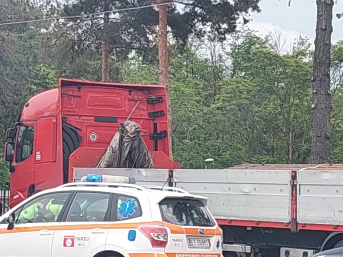 Camionista trovato morto all’interno del suo tir