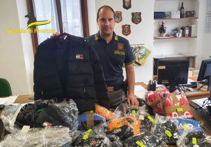 Trovata una vera e propria boutique del falso
