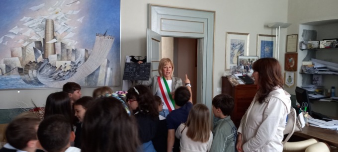 Gli alunni della 2^ C De Amicis in Comune
