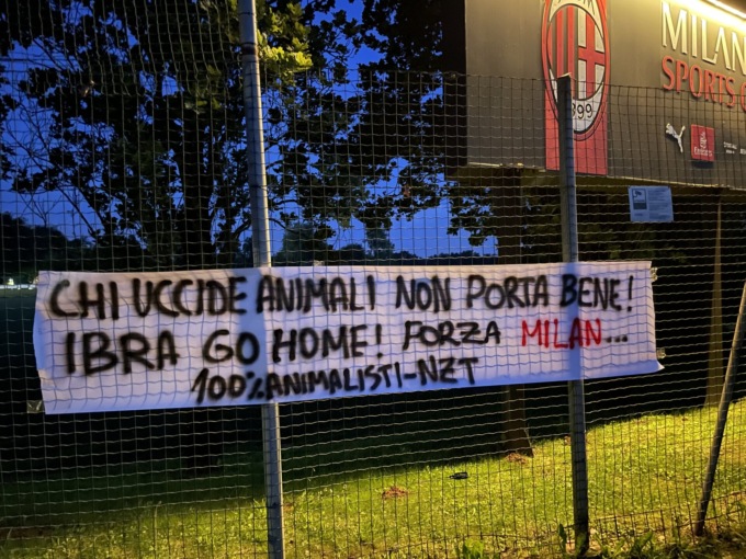 Blitz degli animalisti a Milanello contro Zlatan Ibrahimovic