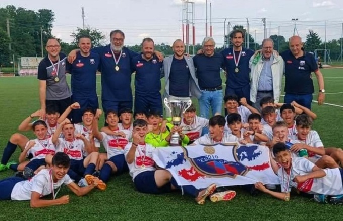 Varesina sul trono regionale, l’Under 14 alza al cielo la coppa