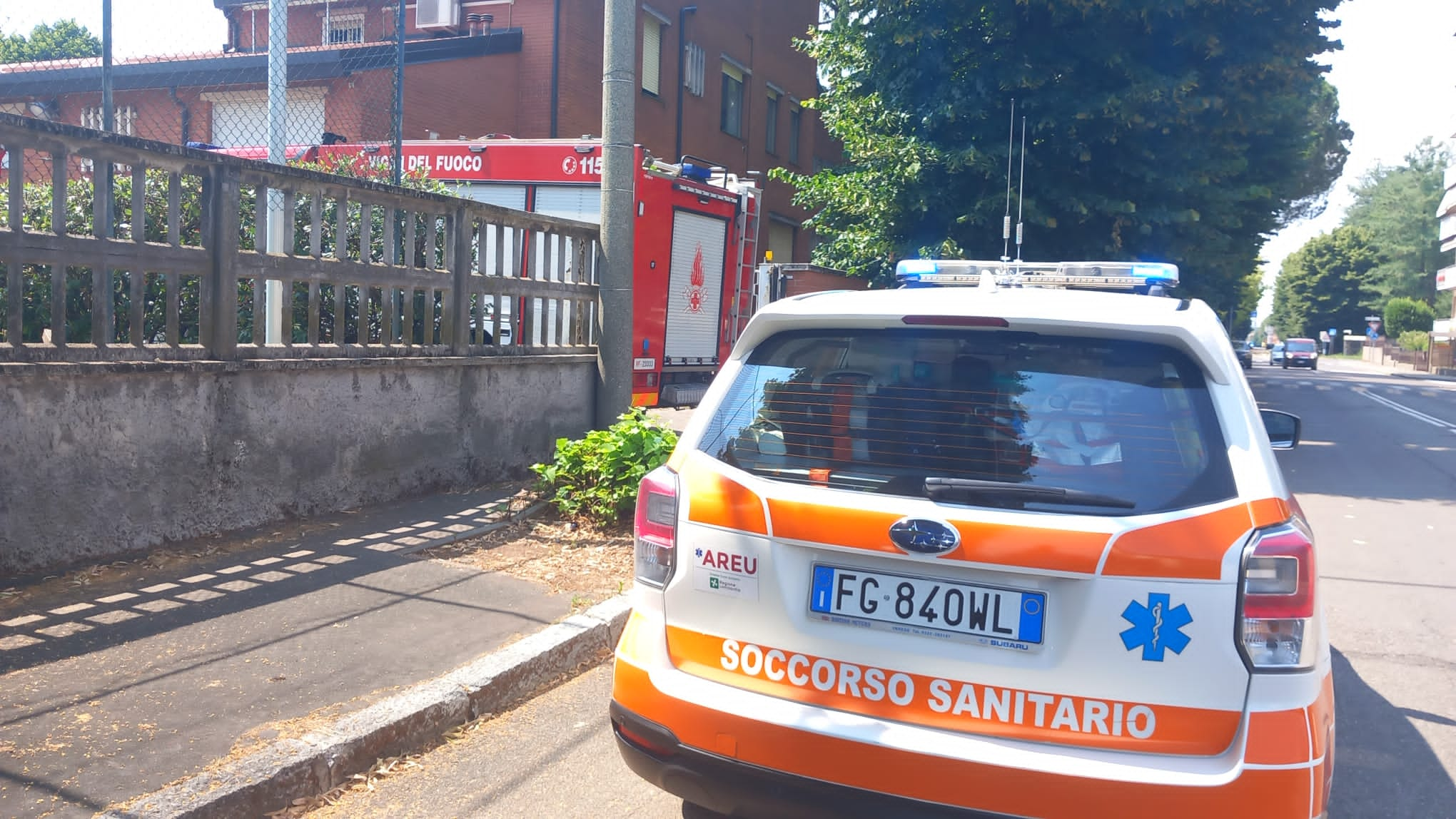 Castellanza, operai cadono da ponteggio