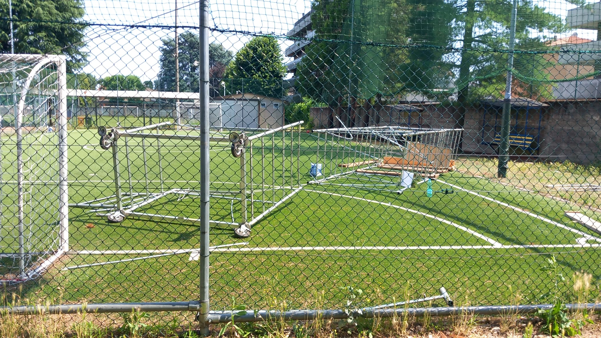 Castellanza, operai cadono da ponteggio