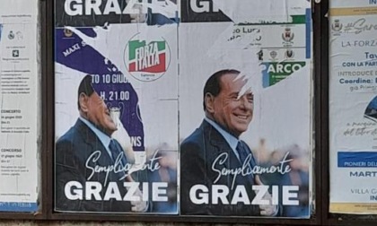 Strappati nella notte i manifesti per Berlusconi a Saronno