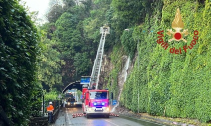 Decine di interventi per il maltempo: chiusa una strada piena di sassi