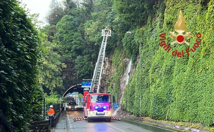 Decine di interventi per il maltempo: chiusa una strada piena di sassi