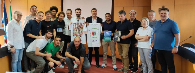 Mozzate, il sindaco incontra le squadre di calcio e pallavolo
