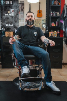 Venegono inferiore: il barbiere Leonardo Pagliuca