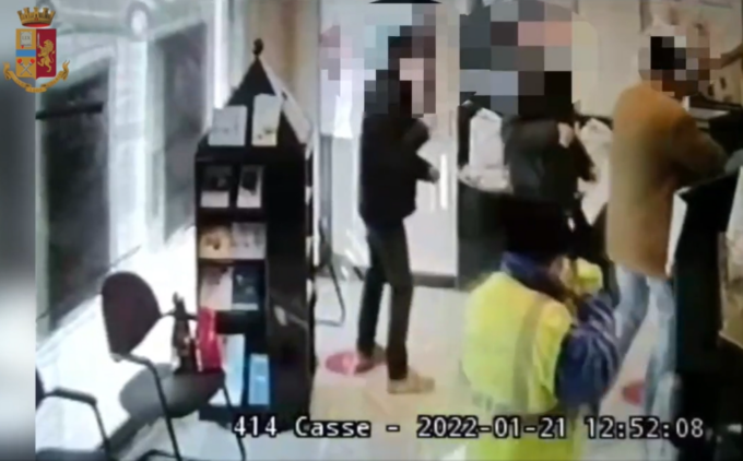 Rapina in banca: individuati e arrestati i protagonisti del colpo