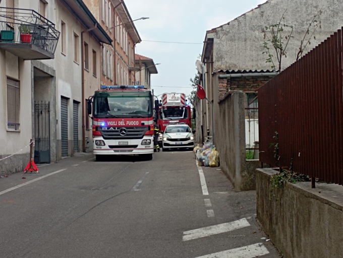 Cislago, cade dal tetto mentre visiona i danni del maltempo: grave