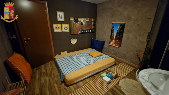 Scoperta una casa di appuntamenti con tanto di maitresse