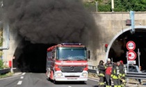 Pullman in fiamme in Liguria: il viaggio era partito dalla comasca