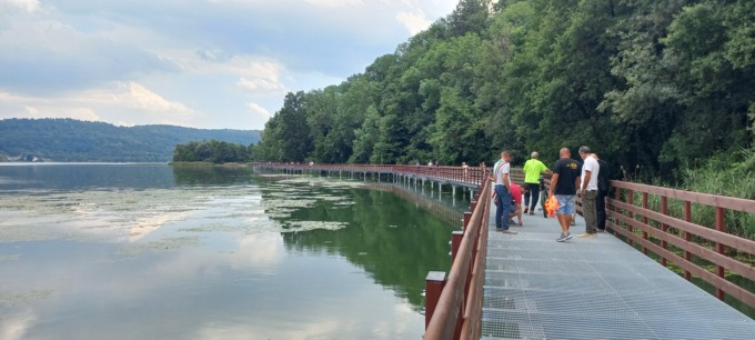 Riaperto il pontile sul lago di Comabbio