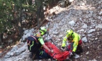Cade lungo il sentiero e finisce nel dirupo: donna salvata dal soccorso alpino