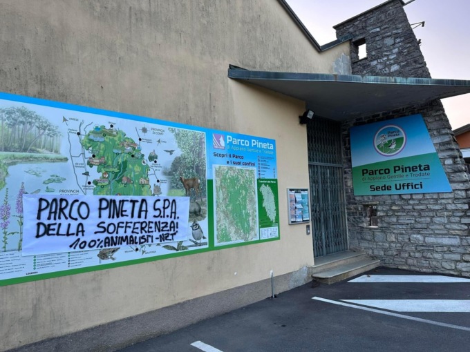 Blitz degli animalisti al Parco Pineta contro la caccia nell’area naturale