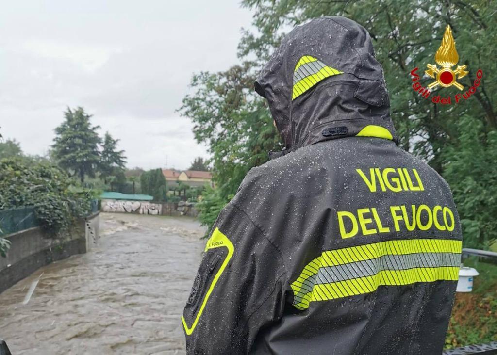 Vigili del fuoco, fiume