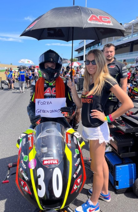 Il motociclista Valentino dà forza alla sua Gerenzano