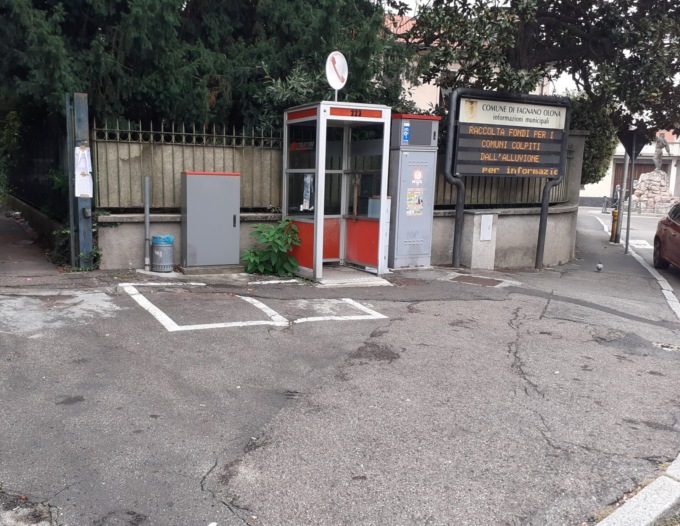 La vecchia cabina diventa una biblioteca