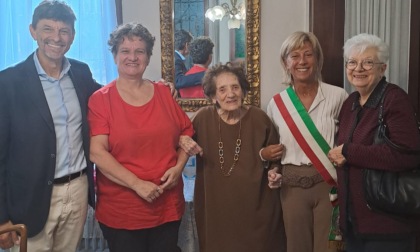 Compleanno speciale a Castellanza, Franca Giorgetti spegne 100 candeline