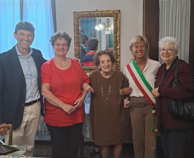 Compleanno speciale a Castellanza, Franca Giorgetti spegne 100 candeline