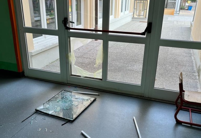 Furto alla scuola dell’infanzia: rubati due pc e il cibo per la mensa