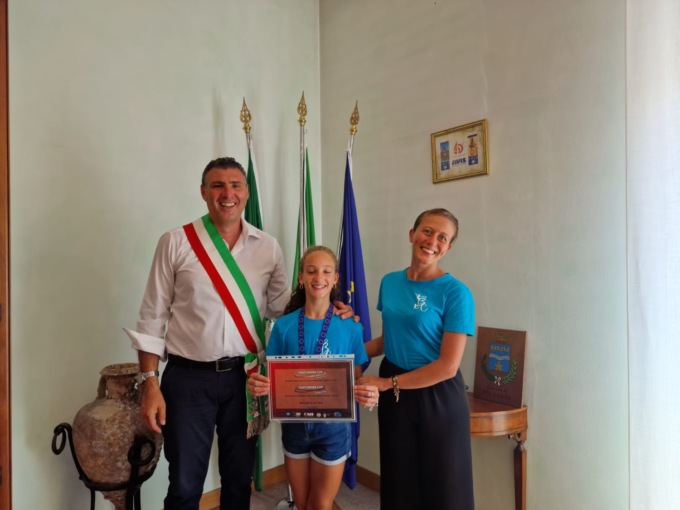 Mozzate, il sindaco omaggia la ballerina Giulia