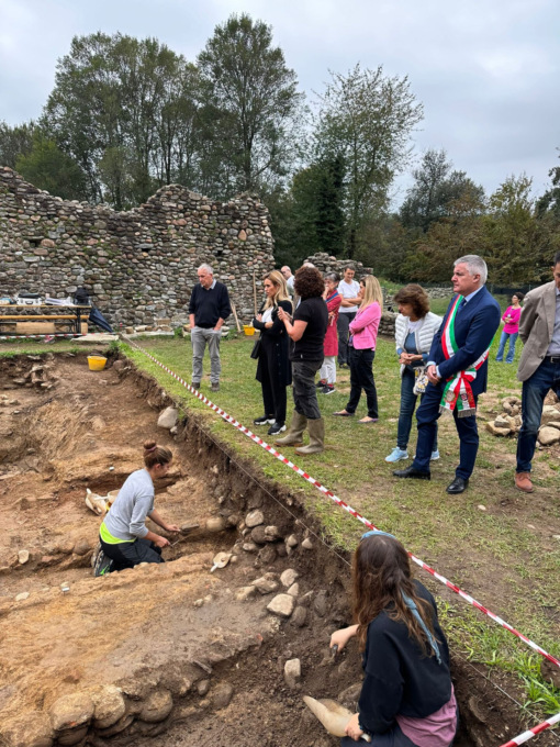 assessore caruso visita al castrum di castelseprio